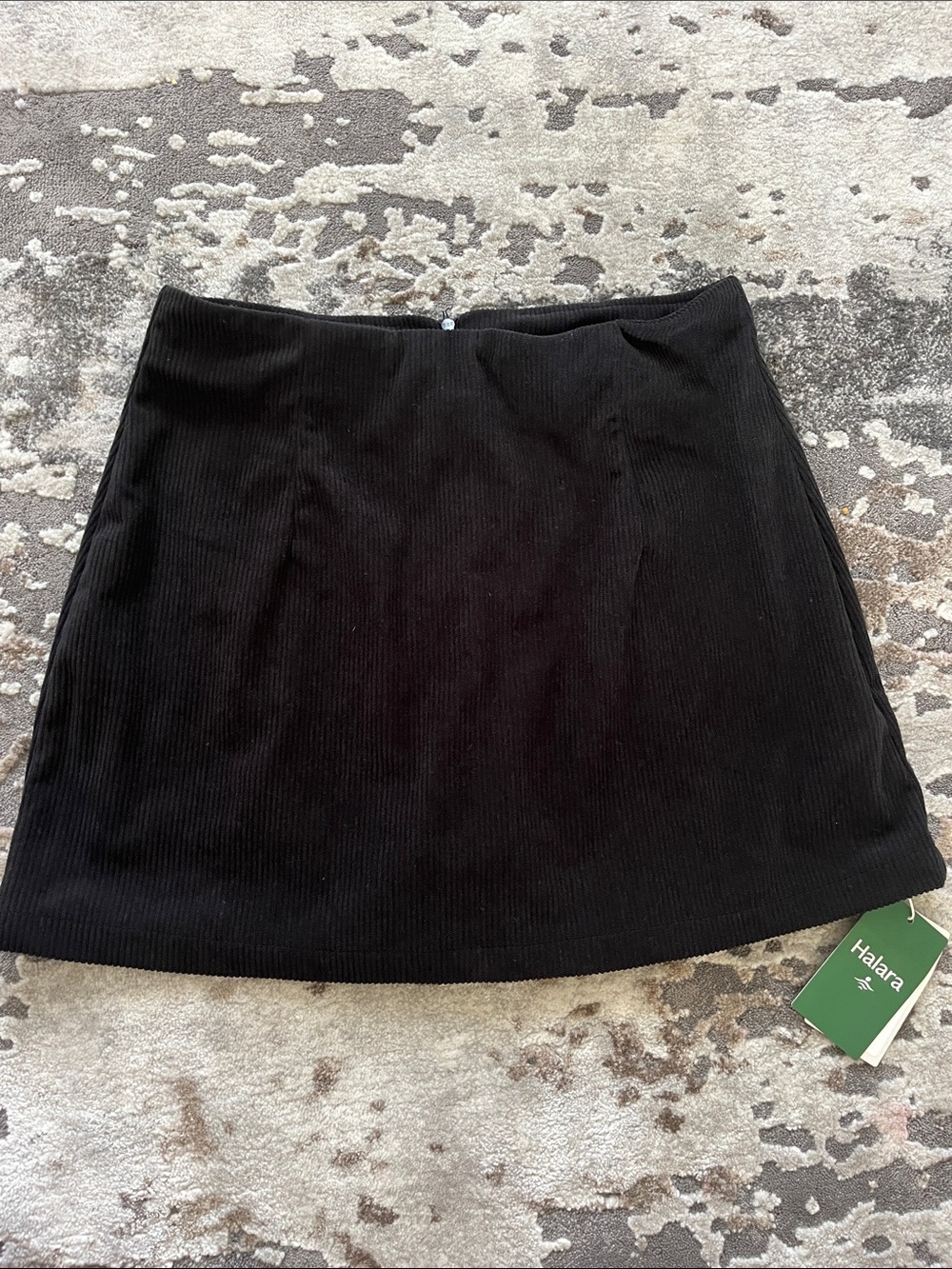 Halara Women’s Medium Regular Black Ribbed Skirt w built-in shorts New w tags